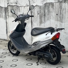 大人気セール‼️実走行1.4万キロ🏃‍♀️安心のバッテリー新品✨️前後タイヤまだまだ山あり🗻嬉しいオイル満タン補充済み🈵オイル交換不要⭕️継ぎ足しだけで🆗2サイクルでパワフルな走り💨SA24J BJベーシックジョグ✴の画像