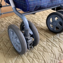 シニアカー・歩行器・前カゴ収納付き・折りたたみ式・持ち手部分調整可能 ※商品の状態やサイズ等は現物にてご確認ください。の画像