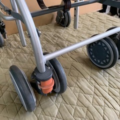 シニアカー・歩行器・カゴ収納付き・折りたたみ式・持ち手部分調整可能 ※商品の状態やサイズ等は現物にてご確認ください。の画像