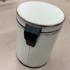 美原店 アンティーク風 ペダル式 ゴミ箱　インテリアの画像
