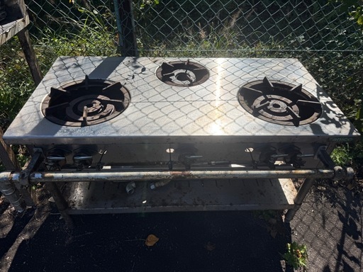 業務用ガスコンロ　3口　中古