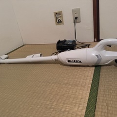 マキタハンディ掃除機(バッテリー充電器付属
)の画像