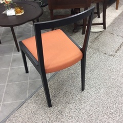 【カッシーナのダイニングチェア】 ダイニングチェア Cassina　カッシーナ Cassina ixc　イス 椅子　：ブラック/オレンジの画像