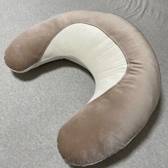 カーメイト（エールべべ）の授乳クッションの画像