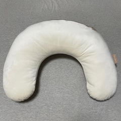 カーメイト（エールべべ）の授乳クッションの画像