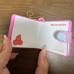 キティちゃん　ミニウォレット風メモ帳キーホルダー
　　　　の画像