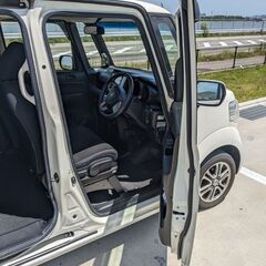 ホンダN-BOX  人気の白　両側スライドドアでファミリーに最適！車内は広く運転席も高いので見通しがよく運転がしやすいです。大阪近辺であればお手渡しが可能。の画像