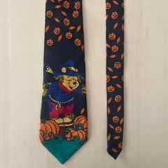 ハロウィン　プーさんとパンプキン柄が可愛いネクタイ　ユニーク！　ハンドメイドの画像