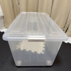 蓋付き衣装ケースの画像