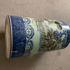 アンティーク風傘立て　磁気製の画像
