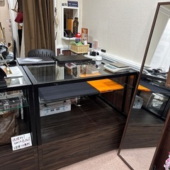 【取引中】ガラス展示ケース（店舗用ディスプレイ）の画像