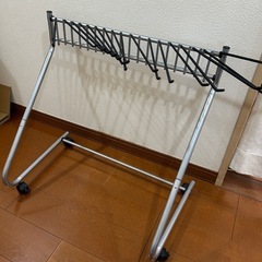 スラックス
ハンガーラックの画像