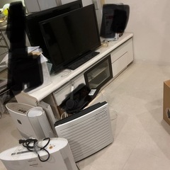 引越し処分/お好きな家具家電まとめて1000円/炊飯器/テレビボード/ローデスク/書斎机/壁面収納棚/バーカウンター/収納棚/足元ヒーター/クローゼットの画像