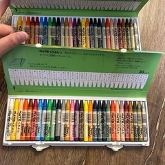 ぺんてるクレヨン30色２つの画像