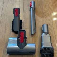 【Dyson】SV10 ハンディクリーナー　アタッチメント4種の画像