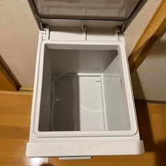 ゴミ箱の画像