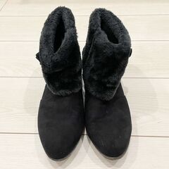 可愛いリボンとビジューのショートブーツの画像