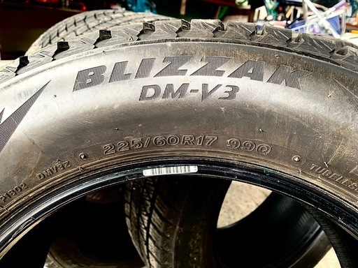 バリ溝　スタッドレスタイヤ　ブリザック 225/60/17