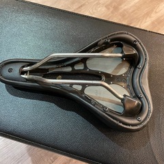 クロスバイク　サドルの画像