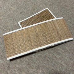ベージュの長方形収納ボックス　コンパクトの画像