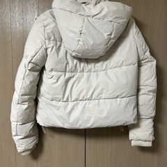 ZARA ショート丈 ダウン ホワイト系 Mの画像