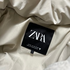 ZARA ショート丈 ダウン ホワイト系 Mの画像