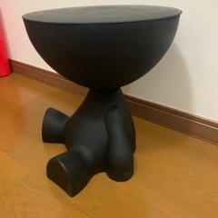 サイドテーブル　スツール　カフェテーブル　収納付き　おしゃれ　人型　クマ型の画像