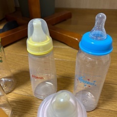 哺乳瓶とマグの画像