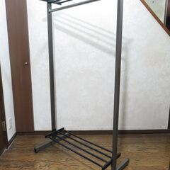 コクヨ ハンガーラック　オフィス用　上・下 棚付きの画像