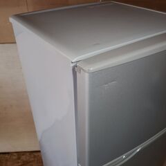 シャープ 冷蔵庫 2ドア 118Lタイプ シルバー SJ-H12B-S 2017年製の画像