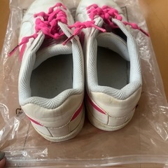 Nike スニーカー ホワイト/ピンクの画像