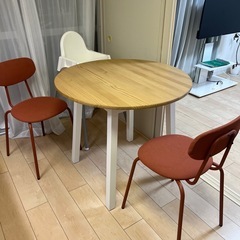 ダイニングテーブル椅子つぃ付きの画像