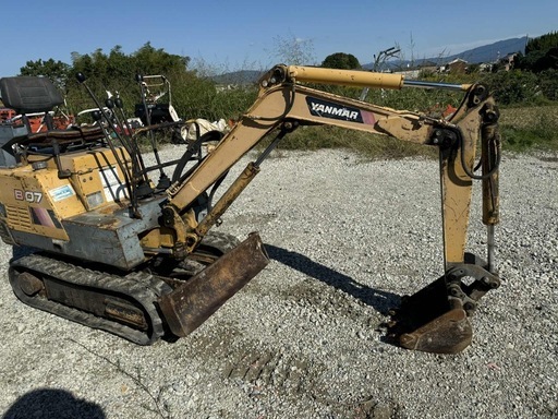 ヤンマーB07:ミニユンボ