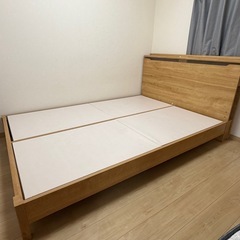 ダブルベッドの画像