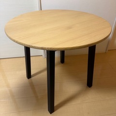 IKEA丸テーブル椅子3点セットの画像