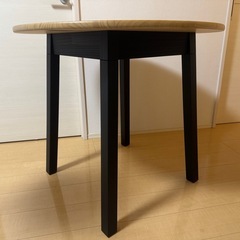 IKEA丸テーブル椅子3点セットの画像