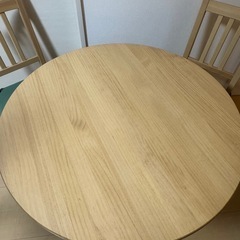 IKEA丸テーブル椅子3点セットの画像