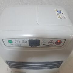 石油ファンヒーター 白の画像