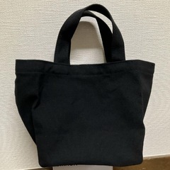 プラダ トートバックの画像