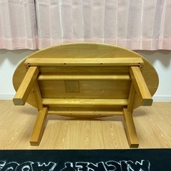 楕円形ローテーブルの画像