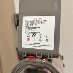 ダイソン掃除機とスタンドまとめてお譲りします。の画像