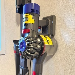 ダイソン掃除機とスタンドまとめてお譲りします。の画像