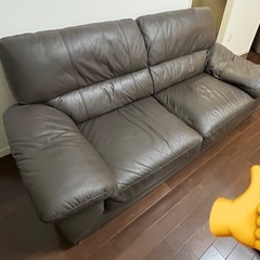 【ニトリ】3人掛け革張りソファの画像