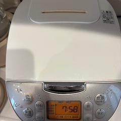 【引き取り限定】東芝 炊飯器 5.5合 ホワイト RC-10MSLの画像