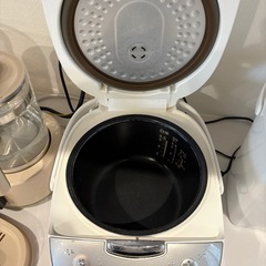 【引き取り限定】東芝 炊飯器 5.5合 ホワイト RC-10MSLの画像