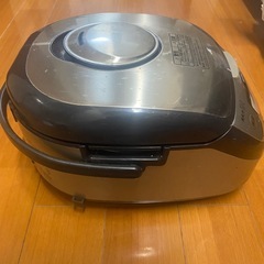【無料】HITACHI IH炊飯器 RZ-NS10J シルバー 5.５号炊きの画像