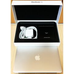 【MacBookAir（11インチ）】＊Adobe CS6・教則本・カバー付き！の画像