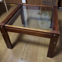 ガラステーブルの画像