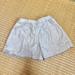 ベージュ レース裾付き ハーフパンツ 100cmの画像