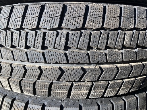 【お取引決まりました】DUNLOP 215/65R16 25年製＋24年製　冬タイヤ　バリ山